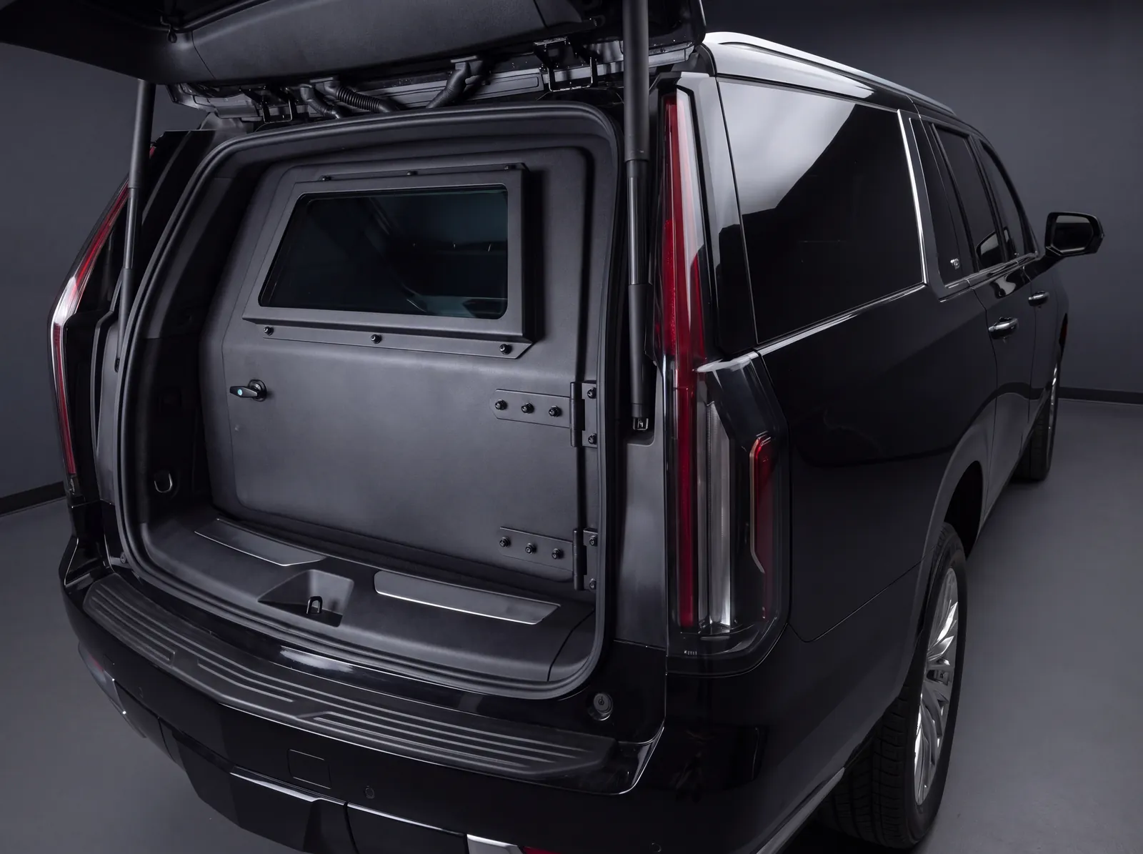 Armored Cadillac Escalade, armored rear partition
